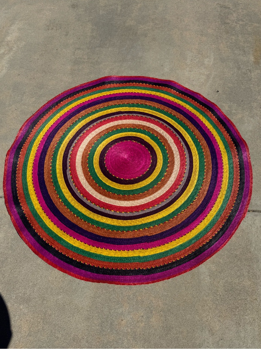 Unused Outdoor Multicolor Round Jute Rug - Vibrant Striped Home Accent